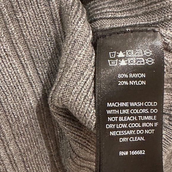 House of Harlow Mock Turtleneck - New - Picture 3 of 7